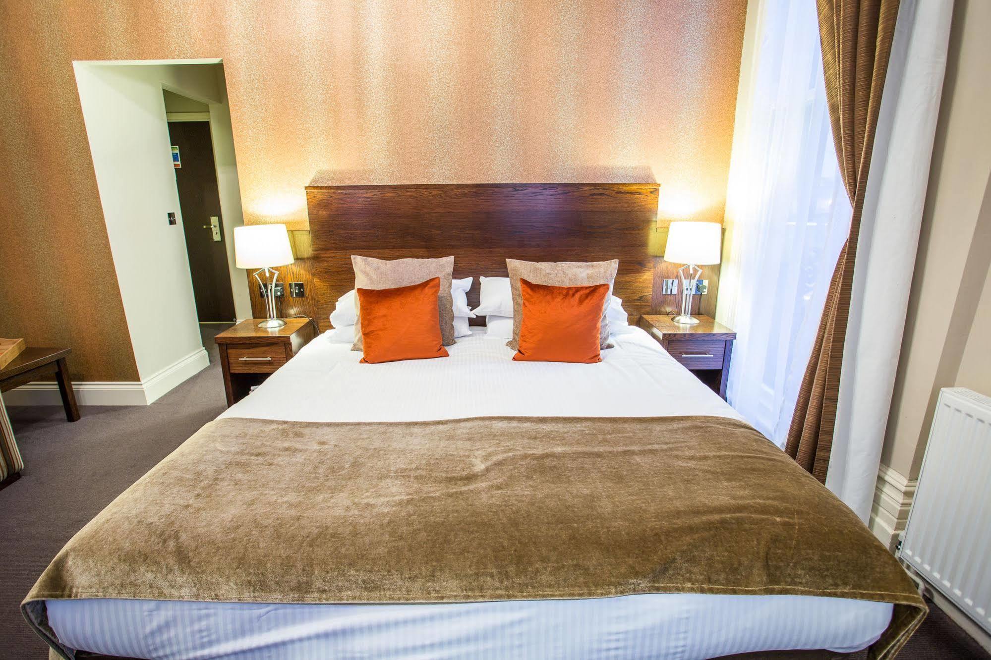 The Duke Of Edinburgh Hotel & Bar Barrow-in-Furness Exteriér fotografie