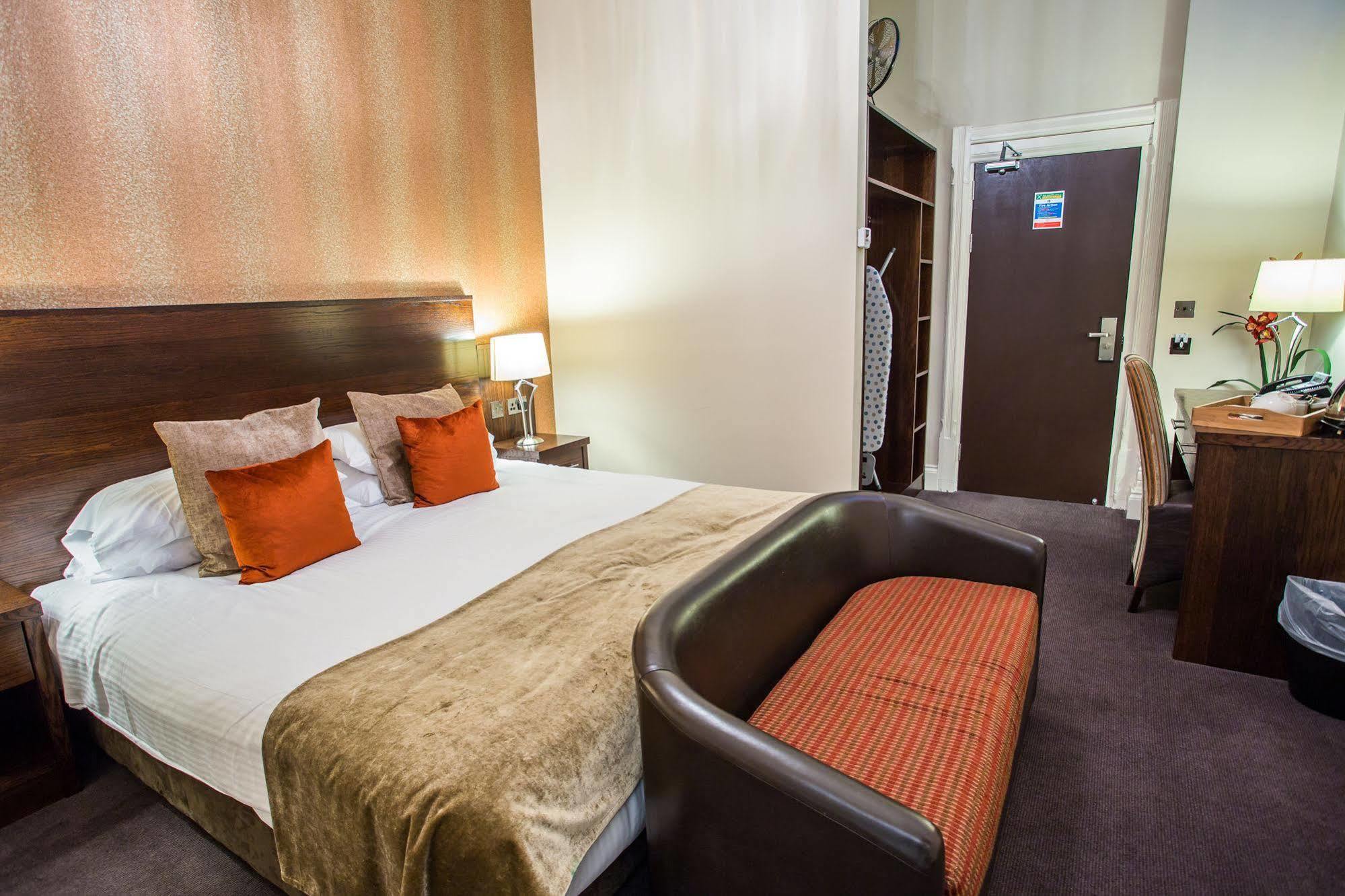The Duke Of Edinburgh Hotel & Bar Barrow-in-Furness Exteriér fotografie