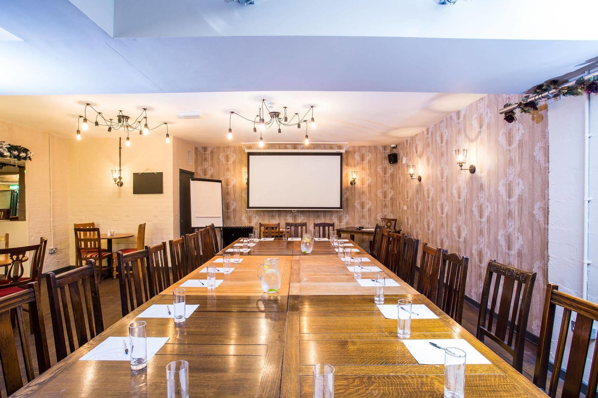 The Duke Of Edinburgh Hotel & Bar Barrow-in-Furness Exteriér fotografie