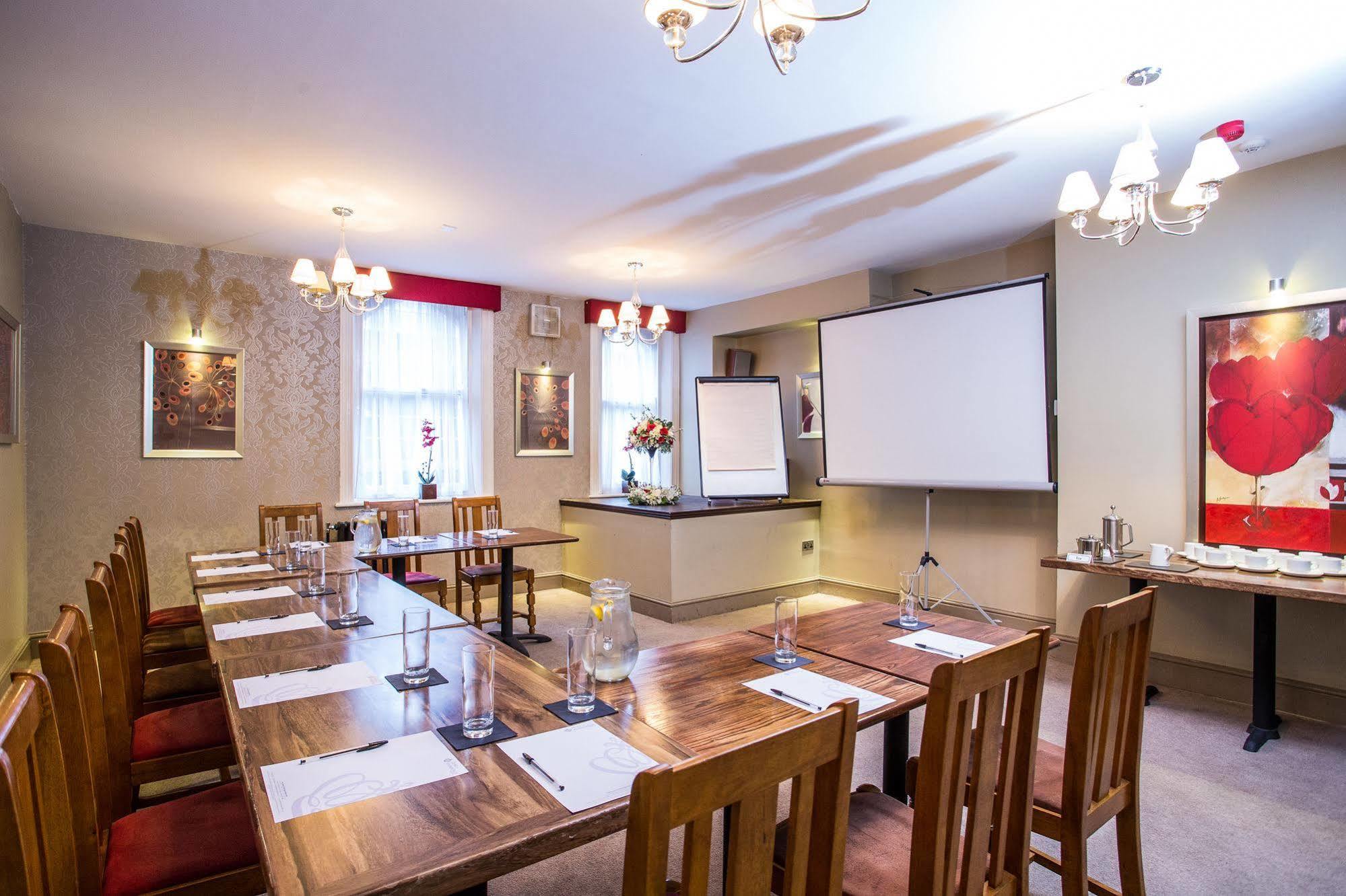 The Duke Of Edinburgh Hotel & Bar Barrow-in-Furness Exteriér fotografie